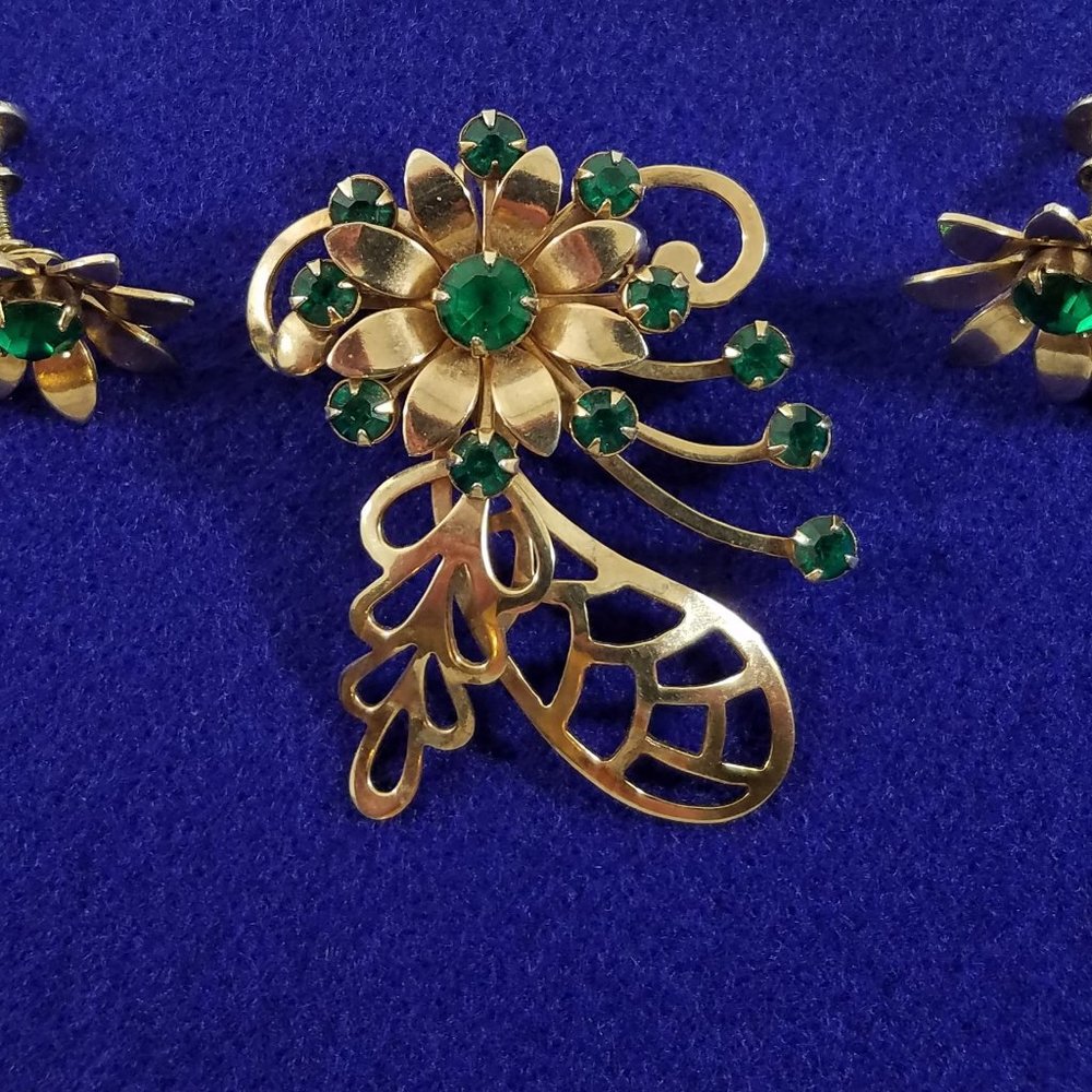 Vintage Flower Brooch and Earring Set facetted/faux Emerald Rhinestones w V-Bar